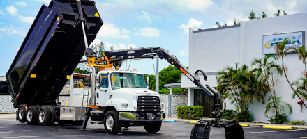 5 Advantages of Grapple Trucks for Bulk Waste Removal