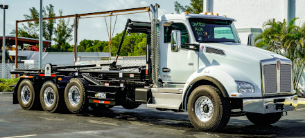 How to Choose the Right Roll Off Truck