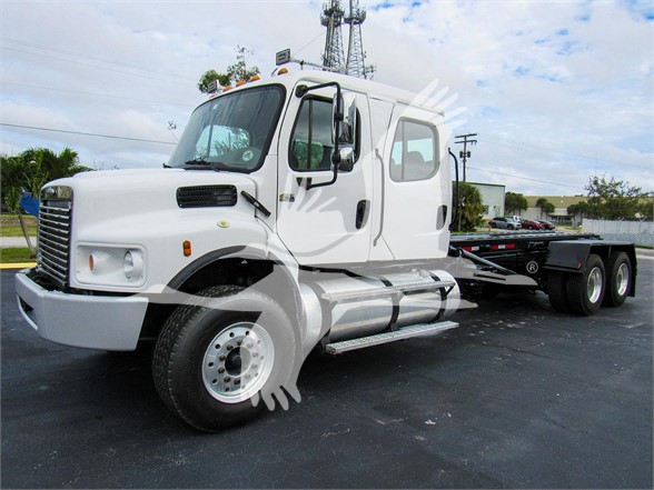 2007 BUSINESS CLASS M2 106 FREIGHTLINER - image 4 of 6