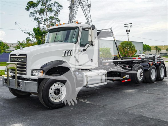 2016 GRANITE GU713 MACK - image 2 of 6