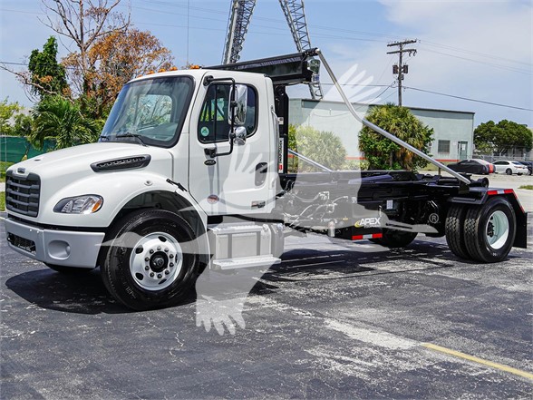 2025 BUSINESS CLASS M2 106 PLUS FREIGHTLINER - image 2 of 6