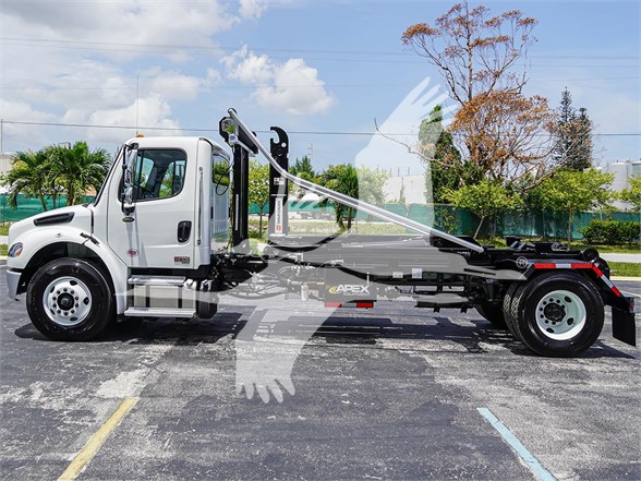 2025 BUSINESS CLASS M2 106 PLUS FREIGHTLINER - image 4 of 6