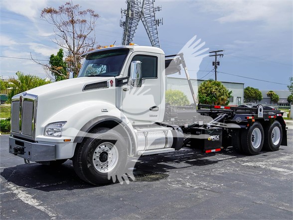 2023 T880 KENWORTH - image 2 of 6