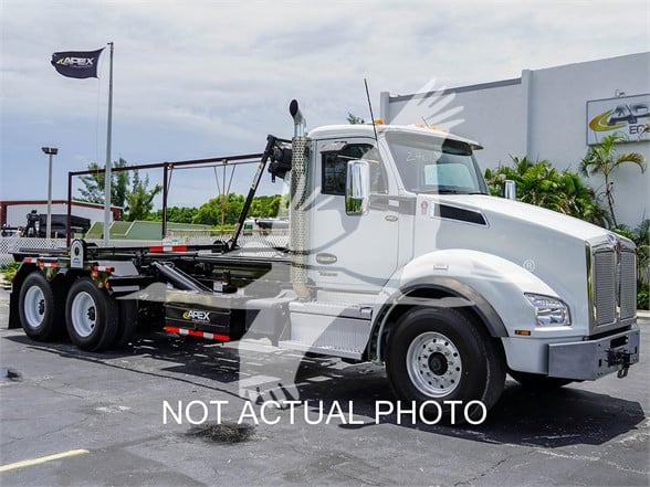 2023 T880 KENWORTH - image 1 of 6