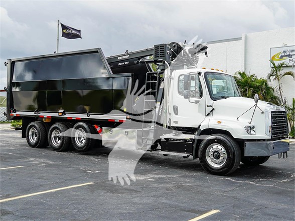 2025 114SD FREIGHTLINER - image 2 of 6