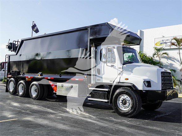 2015 114SD FREIGHTLINER - image 1 of 6