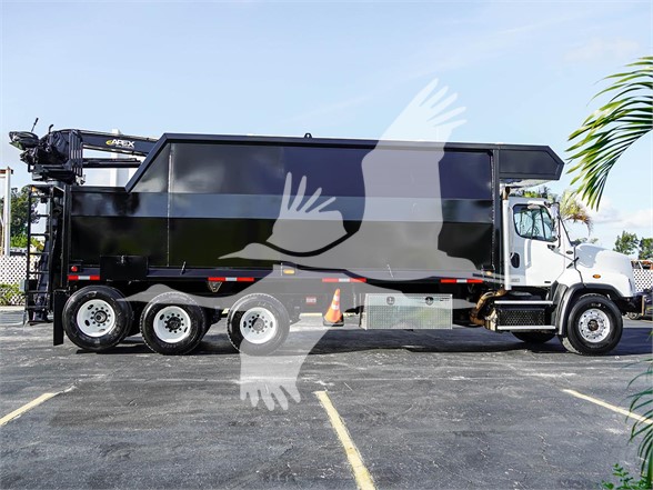 2015 114SD FREIGHTLINER - image 3 of 6