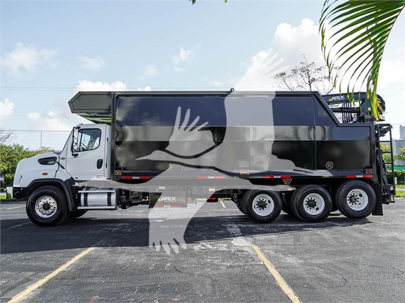 2015 114SD FREIGHTLINER - image 4 of 6