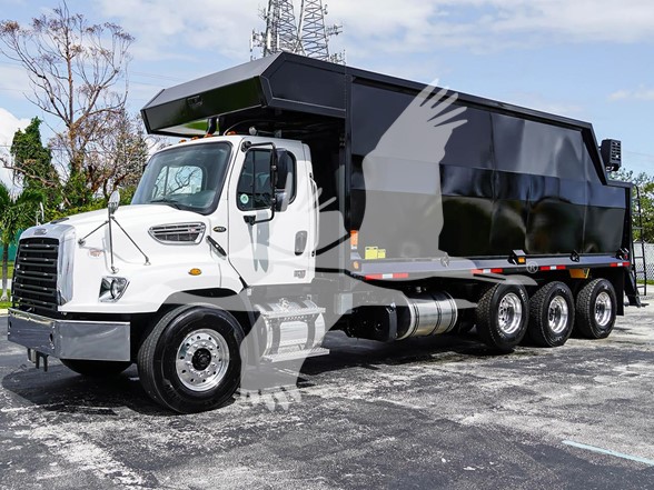 2025 114SD FREIGHTLINER - image 3 of 6