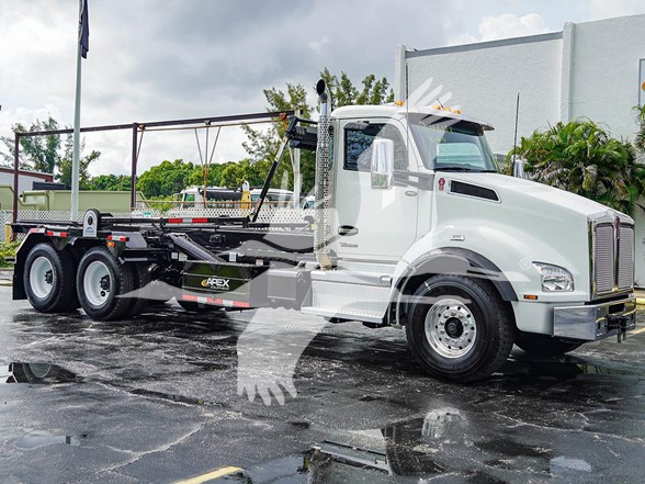 2023 T880 KENWORTH - image 1 of 6