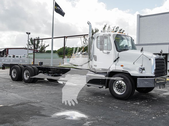 2025 114SD FREIGHTLINER - image 2 of 6